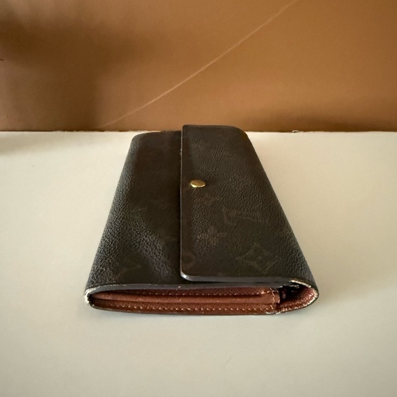 Louis Vuitton Monogram Sarah Wallet – Vintage Classic in Fair Condition - Picture 4 of 14